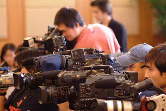 入侵者们的晚餐